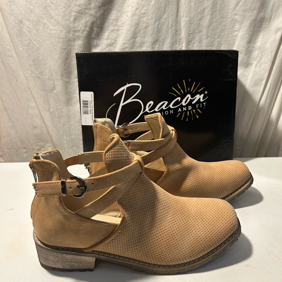 Beacon tan ankle boots with zip up heel & 1” block heel size 9M NWT - Picture 2 of 7